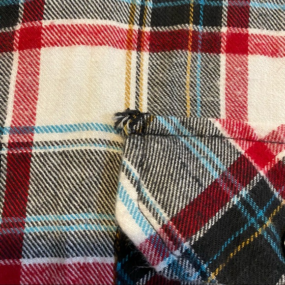 Northern Lakes By Above Average Plaid Flannel Quilted Shacket - Picture 10 of 11